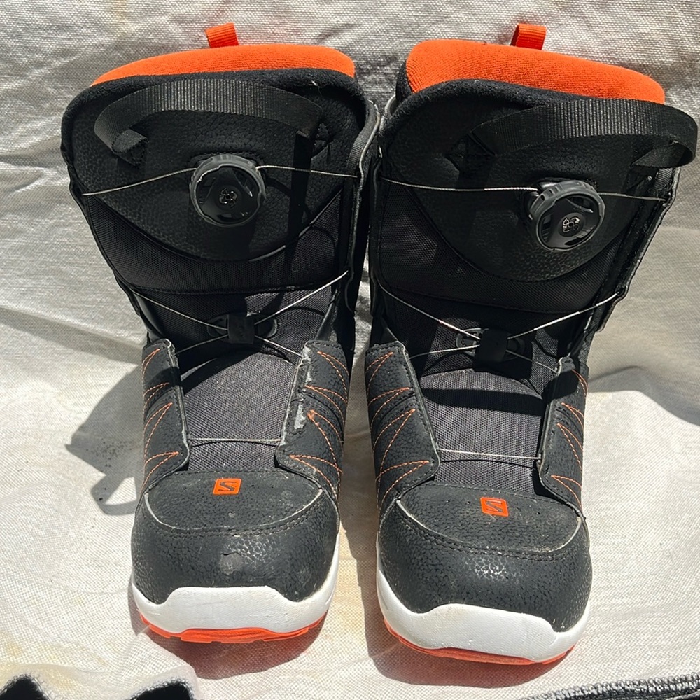 Salomon snowboard boots boys size 5